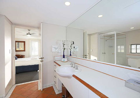 Salty Kiss - Accommodation Burleigh 12