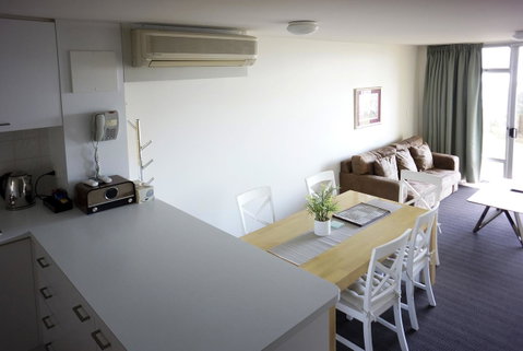 Oceanside 8 - Accommodation Burleigh 7