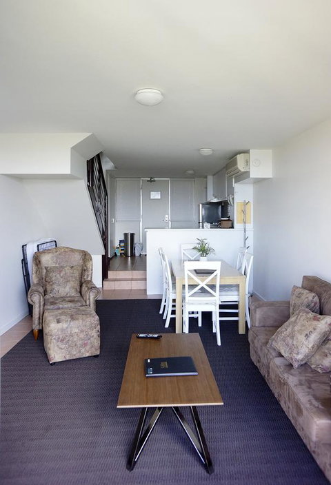 Oceanside 8 - Accommodation Burleigh 0