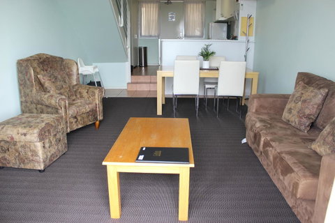 Oceanside 8 - Accommodation Burleigh 3