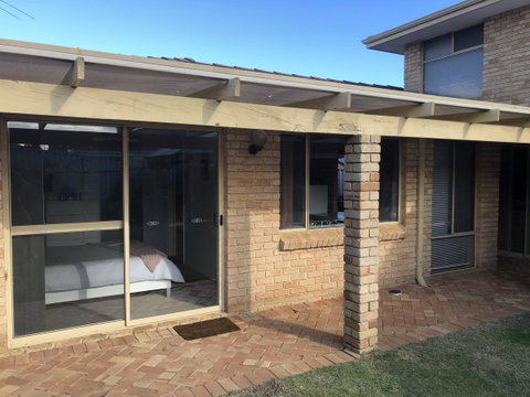 Dampier House Mullaloo-Perth - Accommodation Burleigh 5