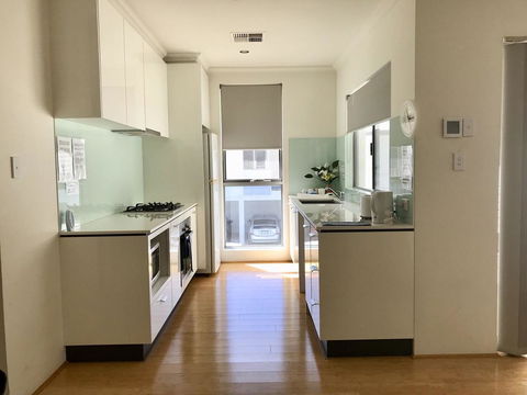 Gerring Court With Free 1 Car Bay Parking - Accommodation Burleigh 10