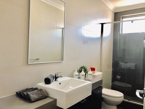 Gerring Court With Free 1 Car Bay Parking - Accommodation Burleigh 6