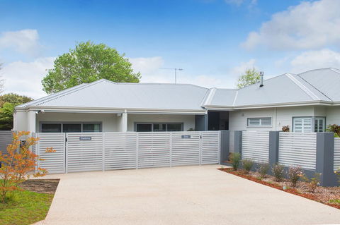 Churchill Studios - Accommodation Burleigh 5