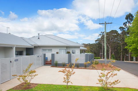 Churchill Studios - Accommodation Burleigh 10