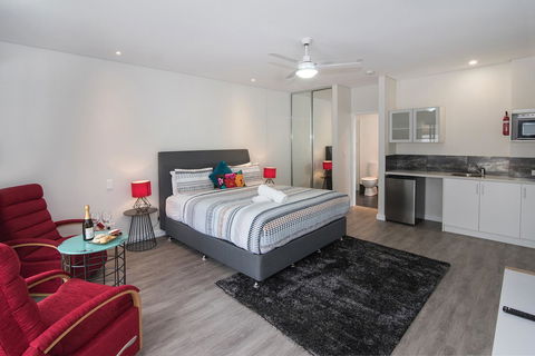 Churchill Studios - Accommodation Burleigh 3