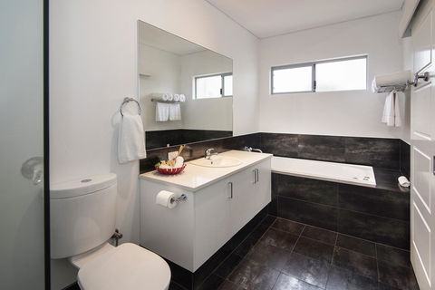 Churchill Studios - Accommodation Burleigh 4