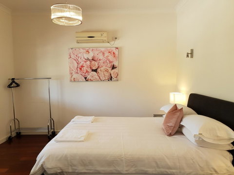 Leisurely Manor - Spacious Three Bedroom Home In Fremantle - Accommodation Burleigh 1