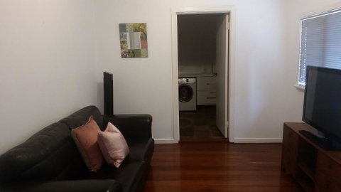 Leisurely Manor - Spacious Three Bedroom Home In Fremantle - Accommodation Burleigh 11
