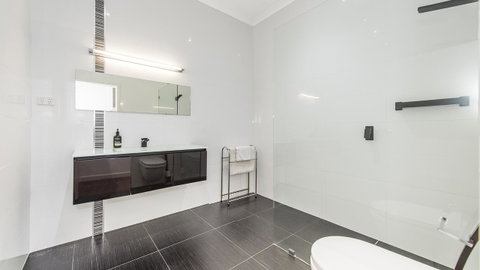 Leisurely Manor - Spacious Three Bedroom Home In Fremantle - Accommodation Burleigh 8