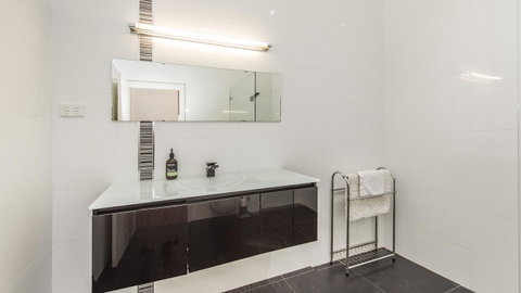 Leisurely Manor - Spacious Three Bedroom Home In Fremantle - Accommodation Burleigh 18