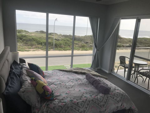 Beach House At SeaScapes.. - Accommodation Burleigh 4