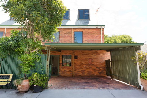 Monument Hill Townhouse - Fremantle - Accommodation Burleigh 24