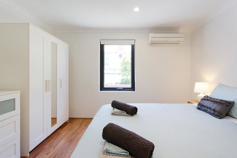 Monument Hill Townhouse - Fremantle - Accommodation Burleigh 7