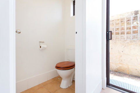Monument Hill Townhouse - Fremantle - Accommodation Burleigh 21