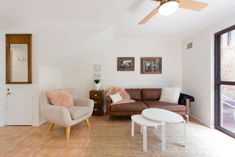 Monument Hill Townhouse - Fremantle - Accommodation Burleigh 13