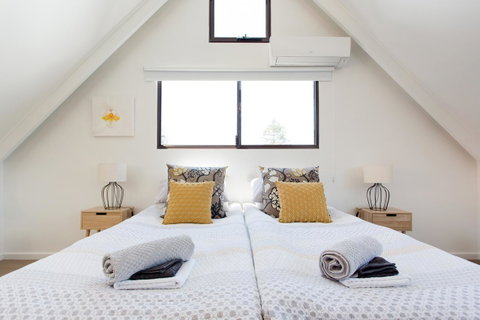 Monument Hill Townhouse - Fremantle - Accommodation Burleigh 1