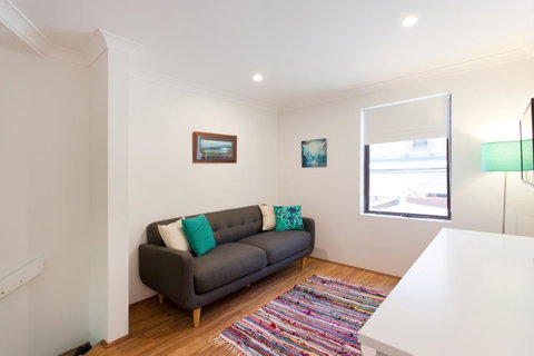 Monument Hill Townhouse - Fremantle - Accommodation Burleigh 9