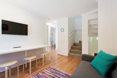 Monument Hill Townhouse - Fremantle - Accommodation Burleigh 10