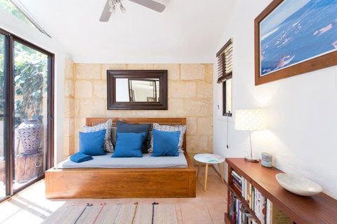 Monument Hill Townhouse - Fremantle - Accommodation Burleigh 17
