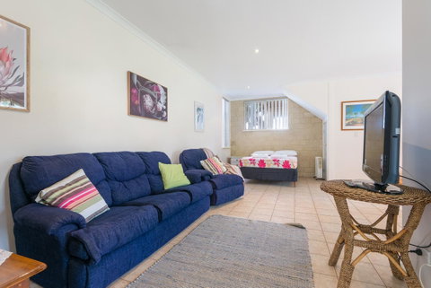 Surfside Ocean Beach Denmark Holiday Accommodation - Accommodation Burleigh 13