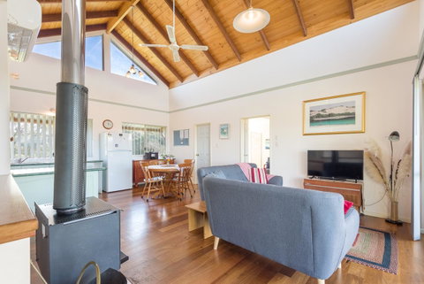 Surfside Ocean Beach Denmark Holiday Accommodation - Accommodation Burleigh 23
