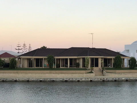LA ANCHOR ON THE CANALS (MANDURAH) - Accommodation Burleigh 16