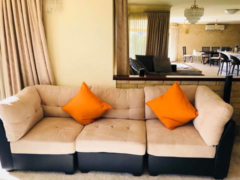 LA ANCHOR ON THE CANALS (MANDURAH) - Accommodation Burleigh 2