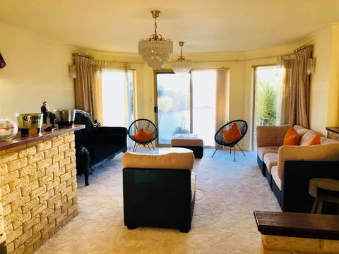 LA ANCHOR ON THE CANALS (MANDURAH) - Accommodation Burleigh 1