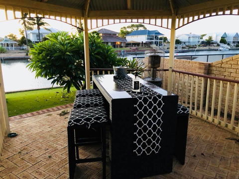 LA ANCHOR ON THE CANALS (MANDURAH) - Accommodation Burleigh 9