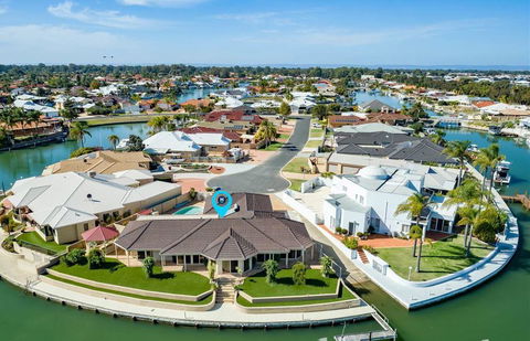 LA ANCHOR ON THE CANALS (MANDURAH) - Accommodation Burleigh 0