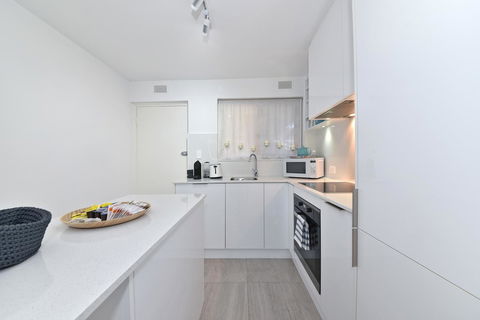 Cottesloe Apartment Close To Beach - Accommodation Burleigh 3