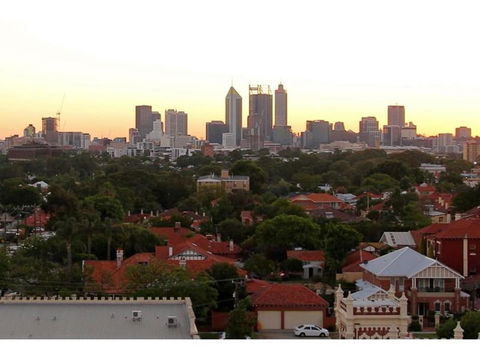 Lawley Luxury Views - Perth City, Swan River - Accommodation Burleigh 24