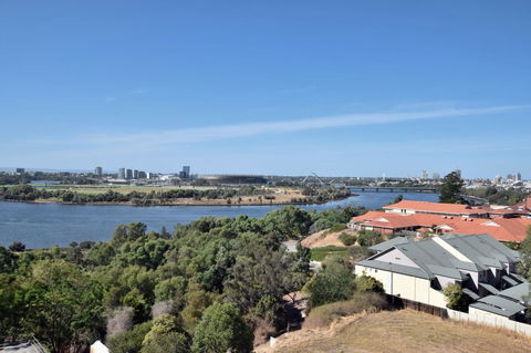 Lawley Luxury Views - Perth City, Swan River - Accommodation Burleigh 34