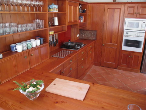 The Russell House - Accommodation Burleigh 1