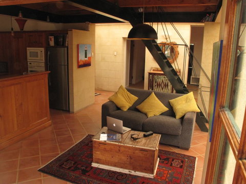 The Russell House - Accommodation Burleigh 4