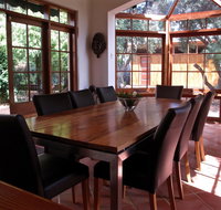 The Russell House - Accommodation Burleigh