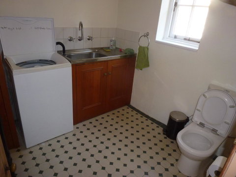 The Russell House - Accommodation Burleigh 15