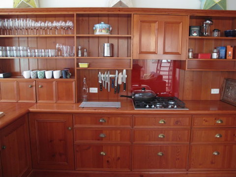 The Russell House - Accommodation Burleigh 2