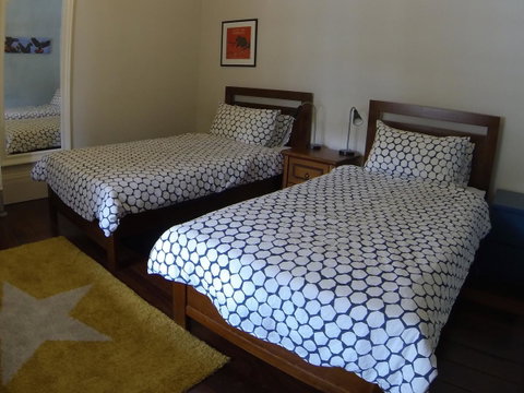The Russell House - Accommodation Burleigh 13