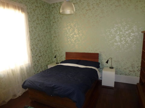 The Russell House - Accommodation Burleigh 11