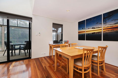 Sunset On Fearn - Accommodation Burleigh 10