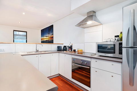 Sunset On Fearn - Accommodation Burleigh 7