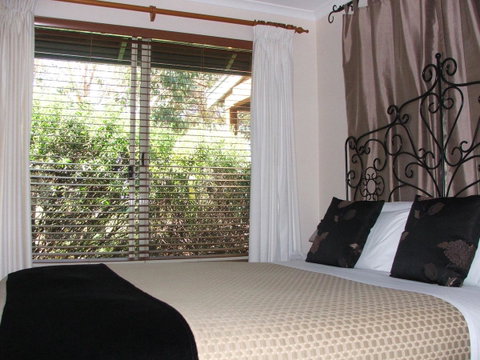 Celestine Retreat - Accommodation Burleigh 8