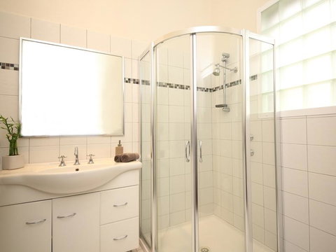 Dawson Accommodation - Accommodation Burleigh 4