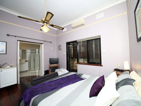 Dawson Accommodation - Accommodation Burleigh 1