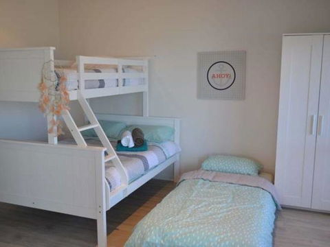 Caravel Beach House Mandurah - Accommodation Burleigh 21