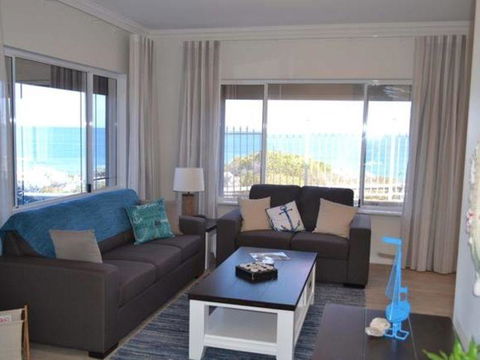 Caravel Beach House Mandurah - Accommodation Burleigh 24