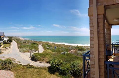 Caravel Beach House Mandurah - Accommodation Burleigh 2
