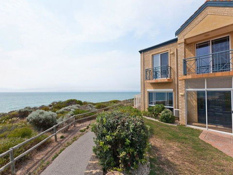 Caravel Beach House Mandurah - Accommodation Burleigh 0
